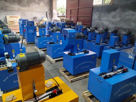 Ηλεκτρικό 128 KG Μέγεθος είναι 850 * 600 * 1200 mm Υλικό ελαστικής λεπίδας Υδραυλική μηχανή κοπής σωλήνων / Skiving για εύκολη λειτουργία