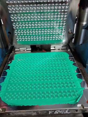Πράσινα χρώματα NBR/FKM/FFKM Ρούχα O δαχτυλίδια OEM/ODM Σχήμα συμπίεσης με καλή αντοχή στο λάδι 16-30 N/mm Δυνατότητα ρήξης