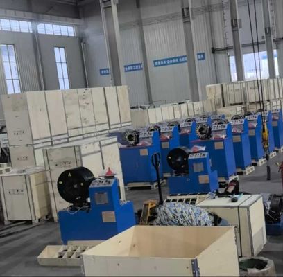 Υδραυλικό 3 ίντσες και 4 ίντσες Ηλεκτρικό Σύντομη μοντέλο σύστημα κουμπιών Μπλε χρώμα Βιομηχανικό πλεγμένο σωλήνα Crimping Machine 3kw Συμπληρωματική δομή