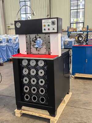 Μηχανή συρρίκνωσης υδραυλικών σωλήνων με έλεγχο κουμπιών με εμβέλεια συρρίκνωσης 6-76 mm και μέγιστο άνοιγμα 165 mm