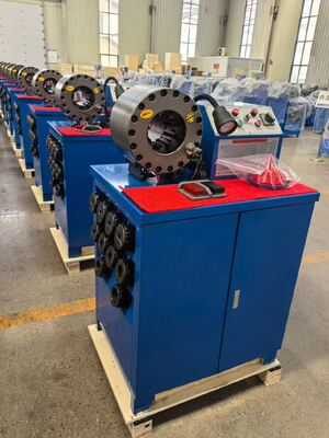 Μέγεθος σύσφιξης 2" Μπλε χρώματος που φτάνει έως 2,5 ίντσες Εσωτερική διάμετρος εύκαμπτου σωλήνα Big Force 600T Crimping Force Μηχανή σύσφιξης ελαστικού εύκαμπτου σωλήνα με εμβέλεια 6-51 mm και 10 εναλλάξιμες μήτρες με εργαλεία φόρμας γρήγορης αλλαγής