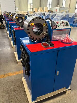 Δύναμη πτύχωσης 2 ιντσών 600T Μπλε χρώμα Μέγεθος σύσφιξης Έγγυος 2,5 ιντσών με εργαλεία γρήγορης αλλαγής καλουπιού Μηχανή σύσφιξης ελαστικού σωλήνα με εμβέλεια 6-51 mm και 10 εναλλάξιμες μήτρες